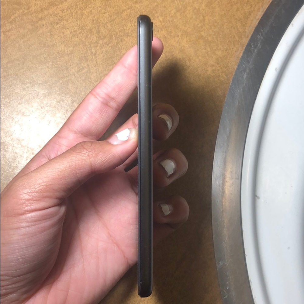 IPod 6th Gen - Picture 4 of 6